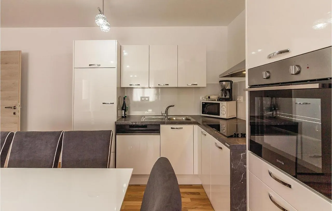 Gorgeous Apartment In Medulin With Wifi