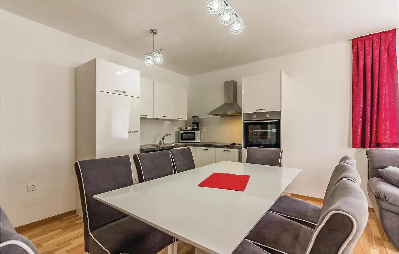Gorgeous Apartment In Medulin With Wifi 0*,