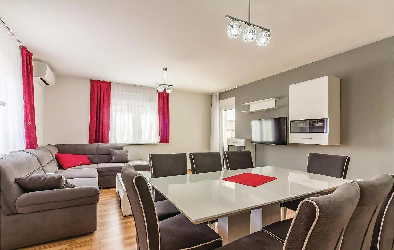 Gorgeous Apartment In Medulin With Wifi