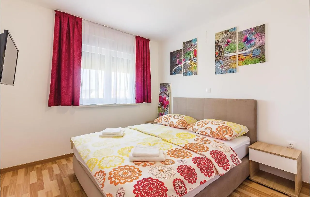 Gorgeous Apartment In Medulin With Wifi